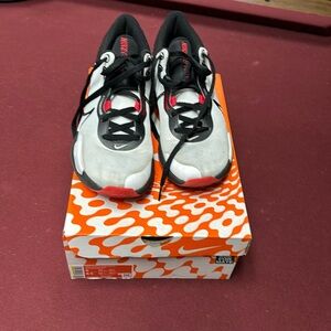 Nike Renew Elevate Basketball Shoes. Sz 8 Men’s